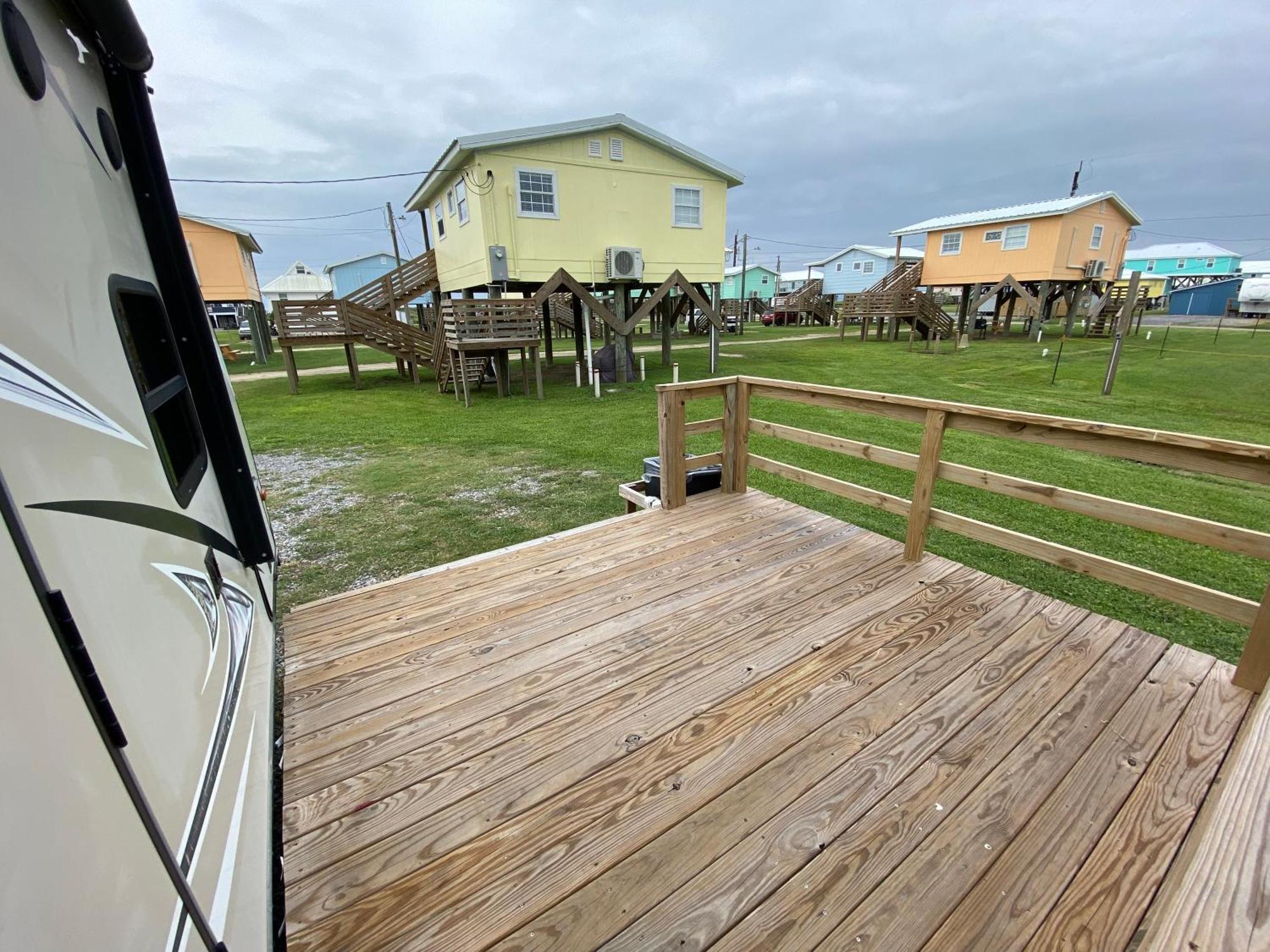Blue Dolphin Inn And Cottages Grand Isle Exterior photo