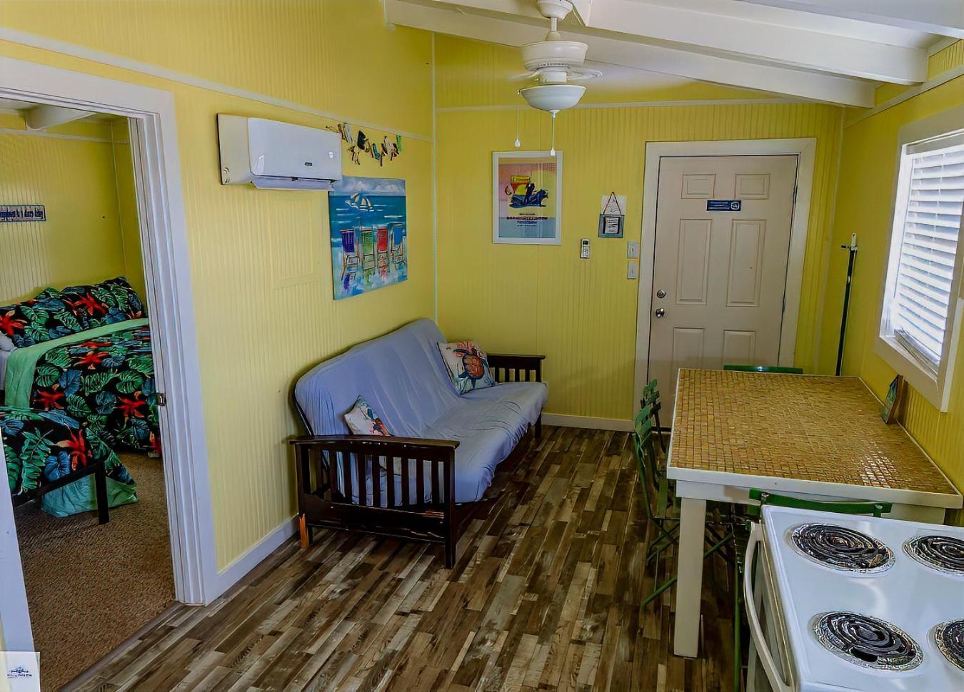 Blue Dolphin Inn And Cottages Grand Isle Exterior photo